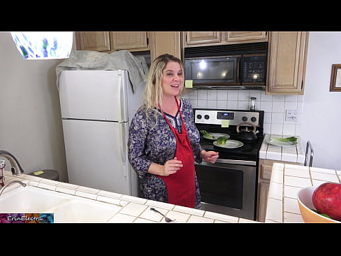 ❤️ Stepmom milking anjeunna di dapur saméméh tanggal na porno super di urang ❌️